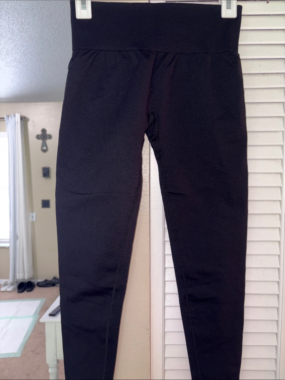 Halara compression leggings - Picture 2 of 9